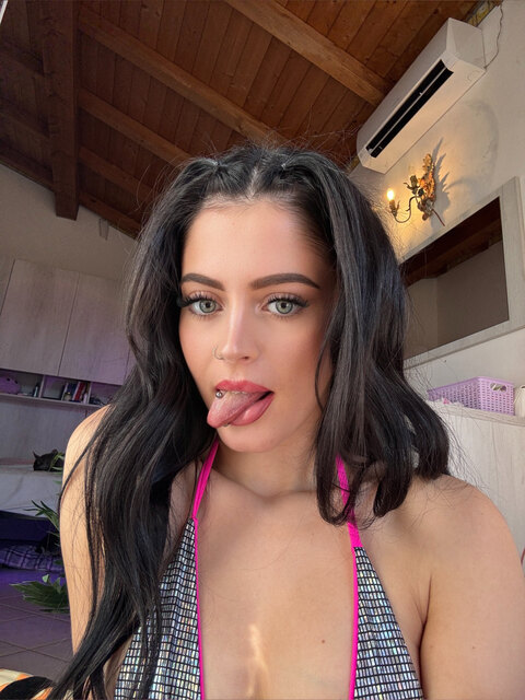 Vista previa del contenido privado de  en OnlyFans: fotos