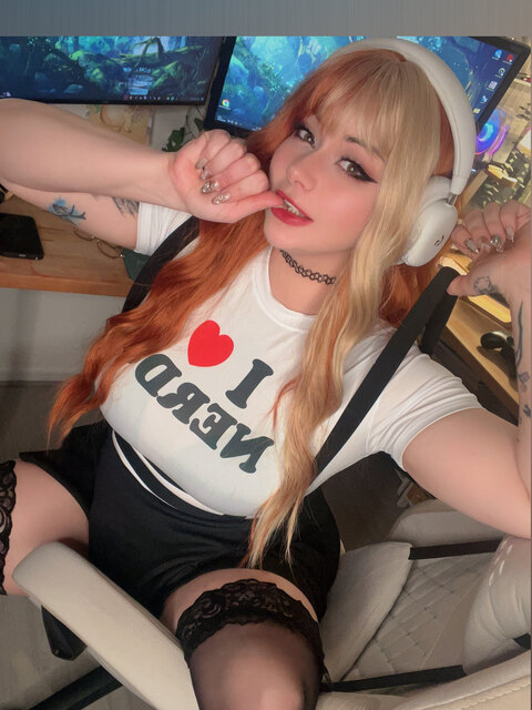 Vista previa del contenido privado de LunaChanTV en OnlyFans: fotos