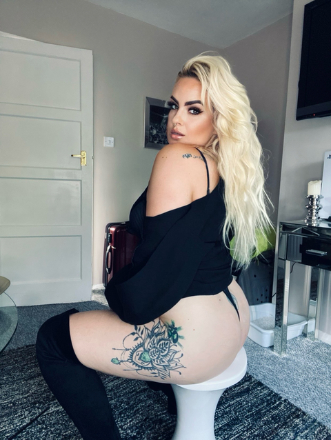 Vista previa del contenido privado de 50% en OnlyFans: fotos