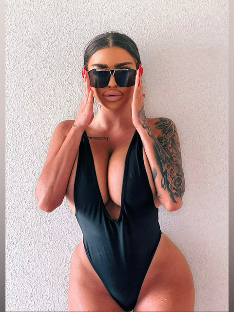 Vista previa del contenido privado de 50% en OnlyFans: fotos