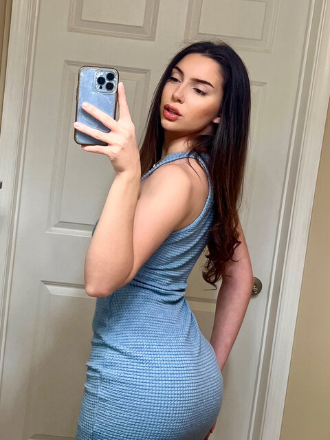 Vista previa del contenido privado de Ari en OnlyFans: fotos