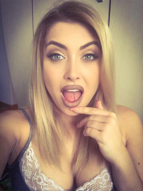 Vista previa del contenido privado de Eyescrystal en OnlyFans: fotos